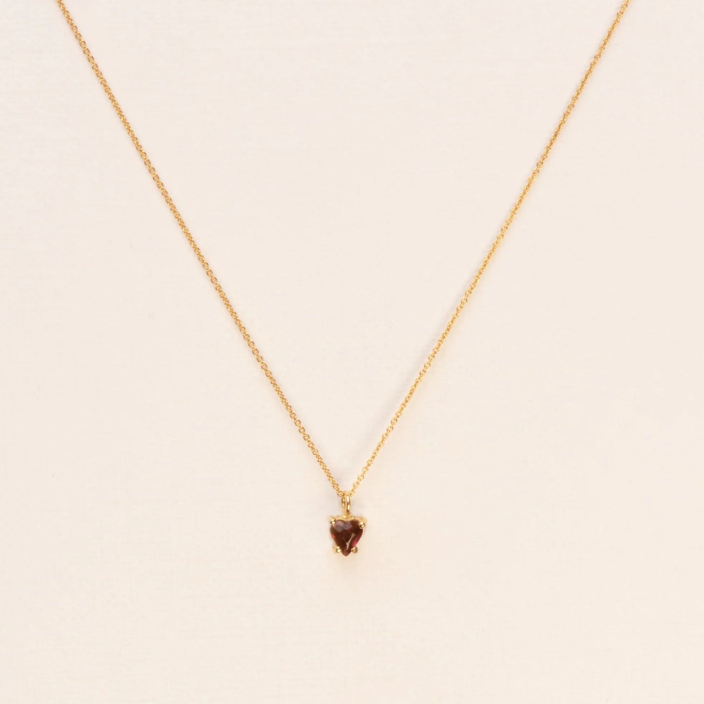 18kt Gold Necklace With Heart Shaped Garnet