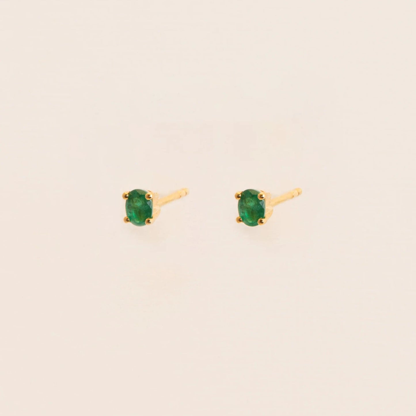 18kt Gold Stud Earrings With Emerald