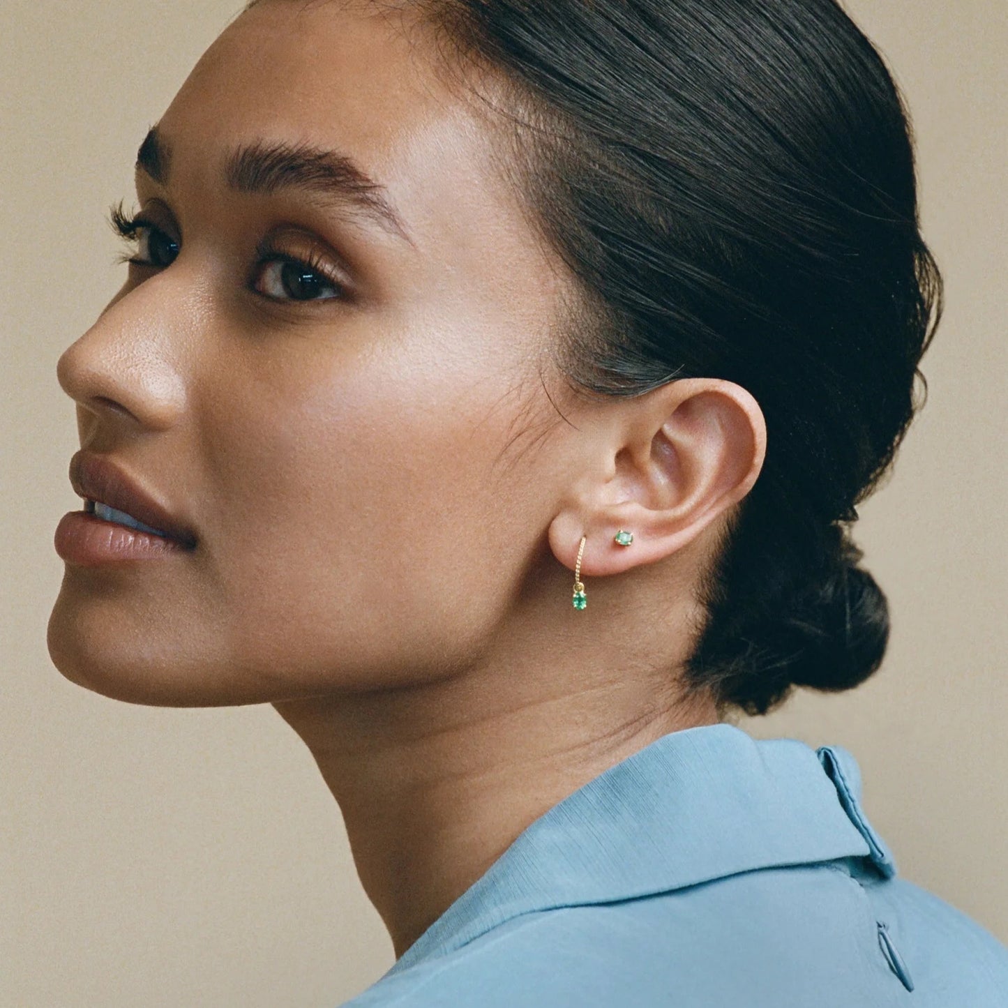 18kt Gold Hoop Earrings With Emerald